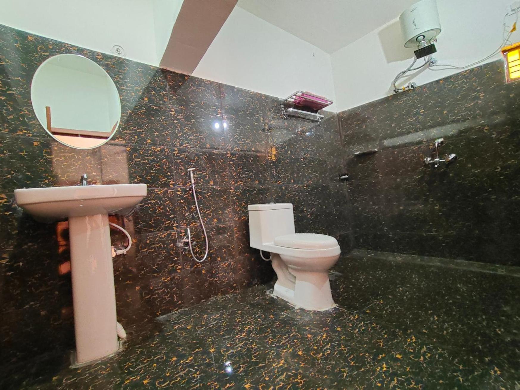 Alaknanda Homestay Karnaprayāg Kültér fotó